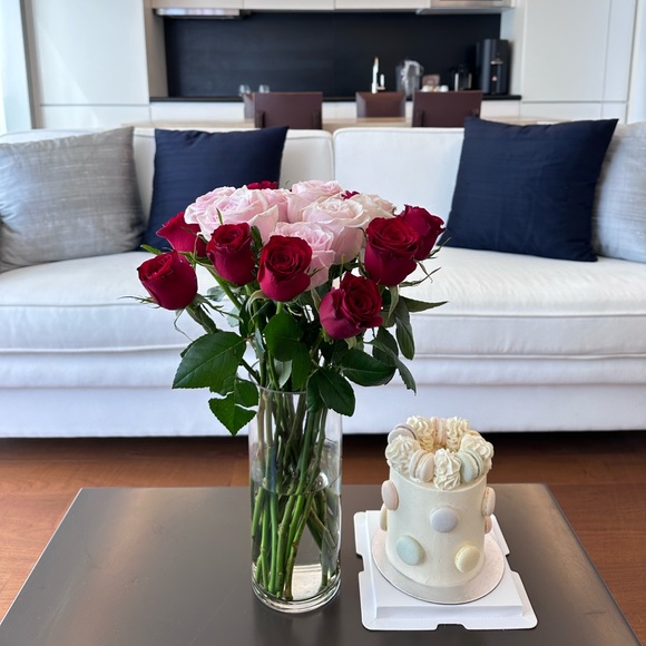 Meet your Posher, Stephanie - Picture 2 of 2